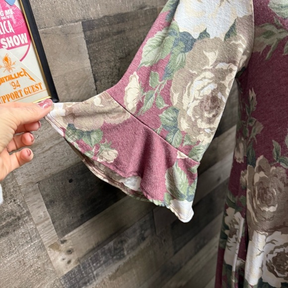 Floral Pink Women's Dress size medium NWT no brand has pockets bell sleeves - Picture 2 of 7